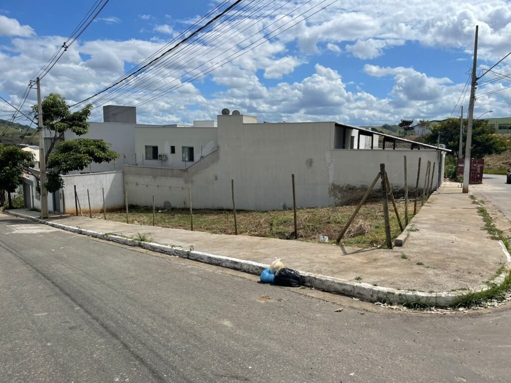 Lote de Esquina no Bairro Parque Olímpico 1 — foto 1