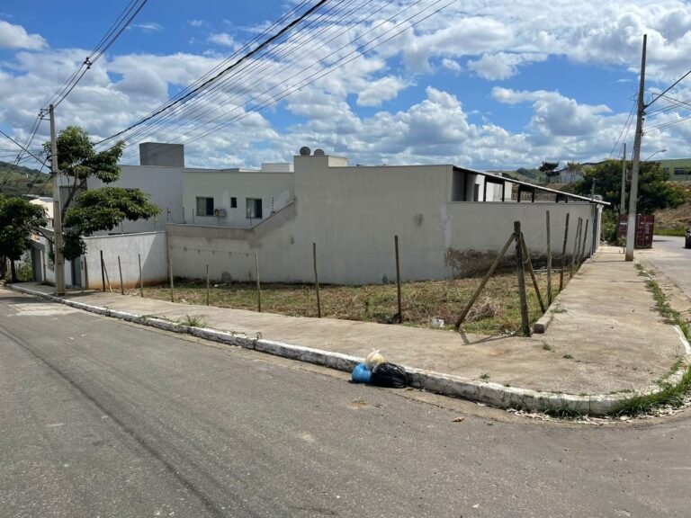 Lote de Esquina no Bairro Parque Olímpico 1 — foto 1