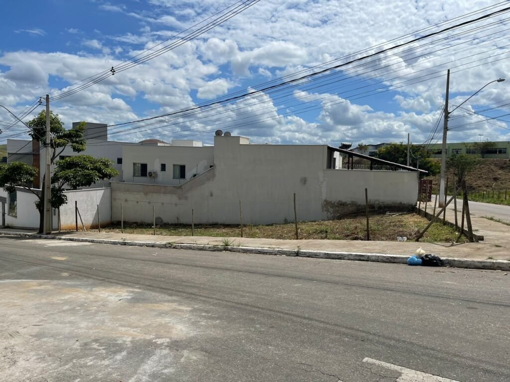 Lote de Esquina no Bairro Parque Olímpico 1 — foto 2