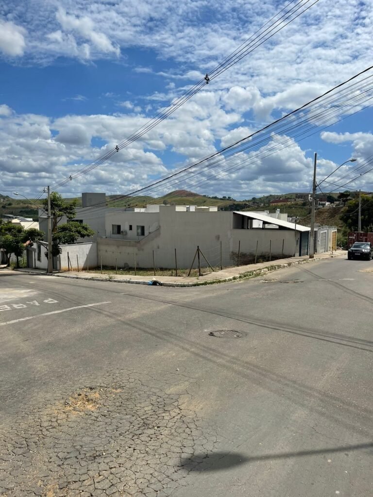 Lote de Esquina no Bairro Parque Olímpico 1 — foto 3