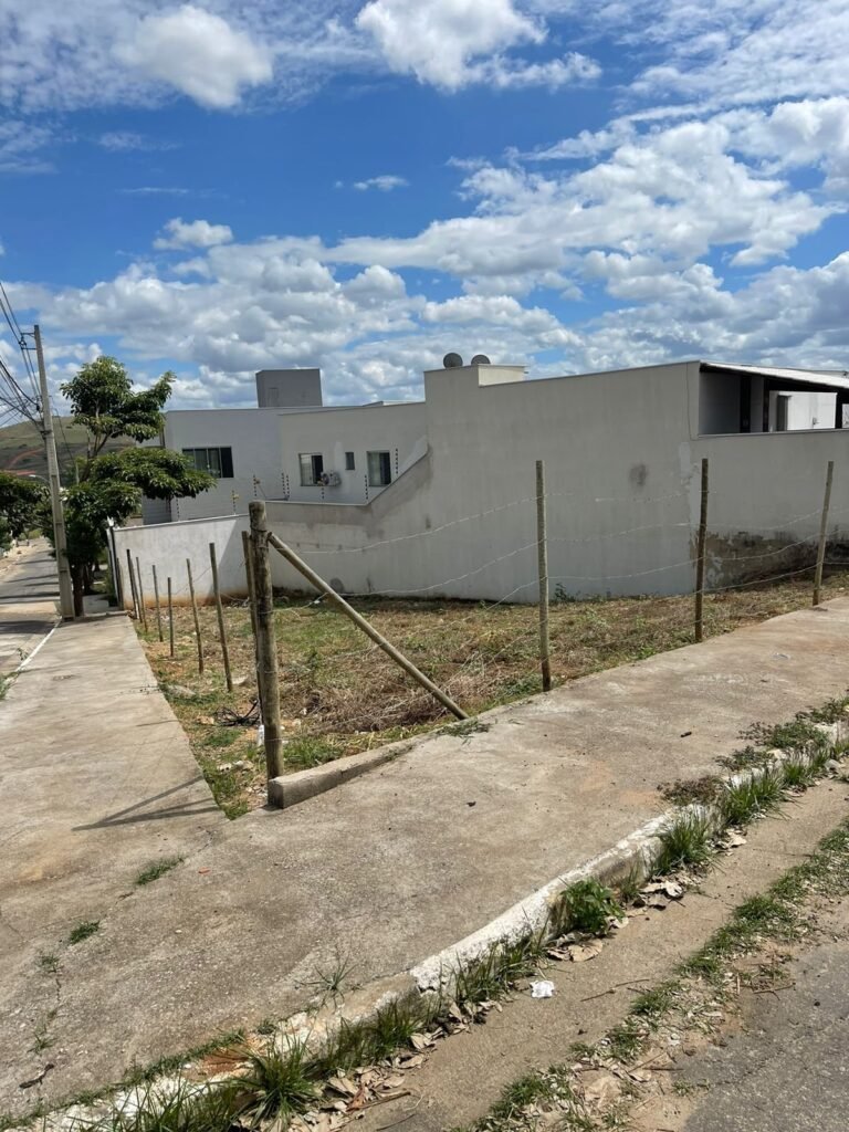 Lote de Esquina no Bairro Parque Olímpico 1 — foto 4