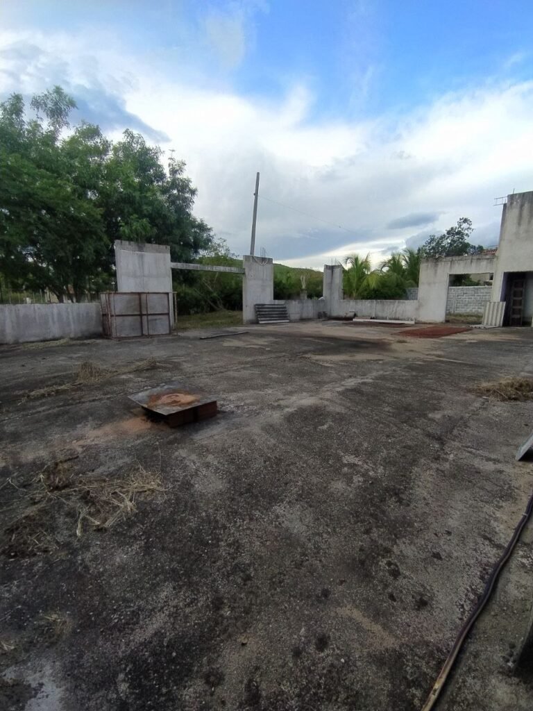 Lote com Construção no Bairro Capim — foto 3