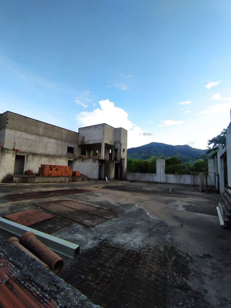 Lote com Construção no Bairro Capim — foto 5